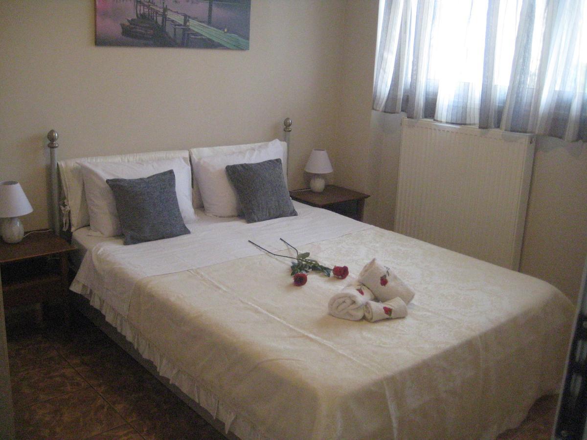 Rea'S Guest House Artemida  Dış mekan fotoğraf