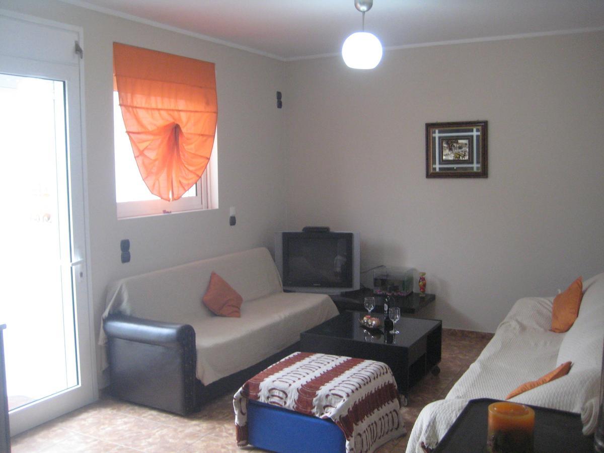 Rea'S Guest House Artemida  Dış mekan fotoğraf