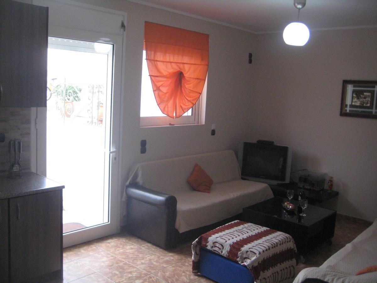 Rea'S Guest House Artemida  Dış mekan fotoğraf